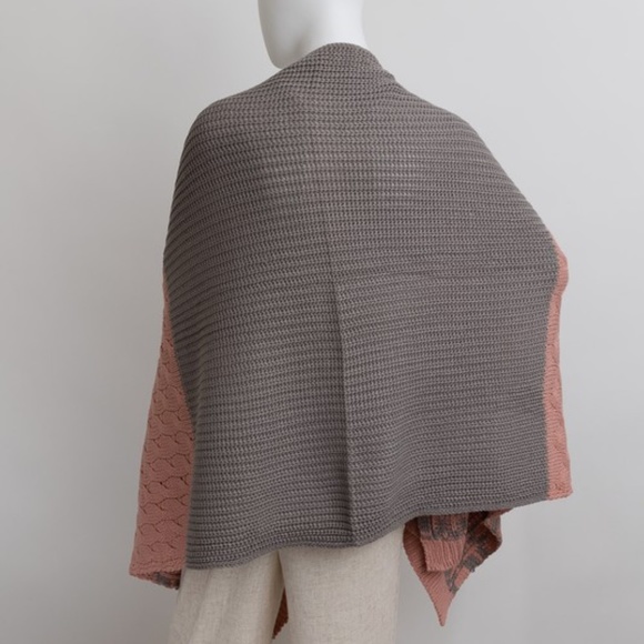 017  Cozy Color Block Knit Pockets Poncho Cardigan - Picture 5 of 10